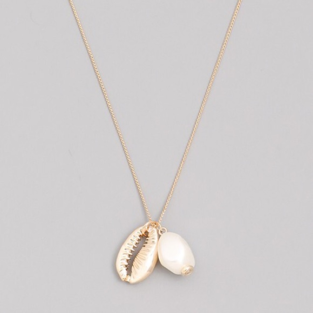 Seashell Pendant Necklace